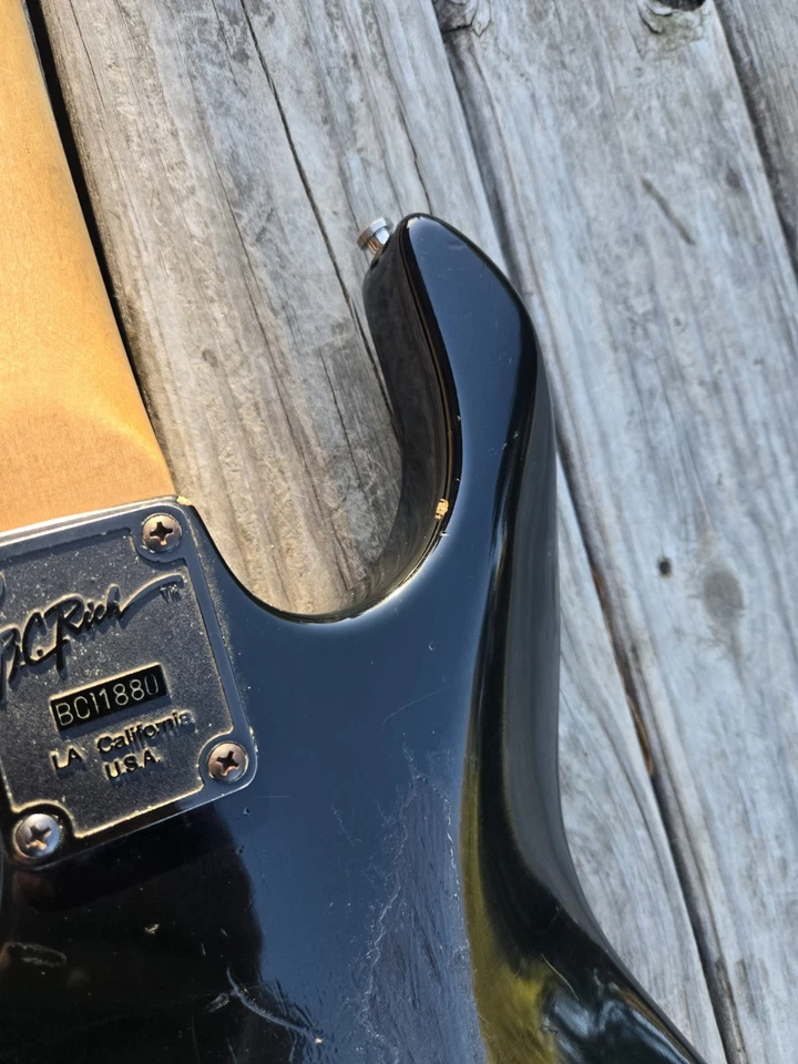 B.C. Rich ST-III EE. UU. Mediados de los 80 GUITARRA SUPER STRAT NEGRA PASTILLAS EMG IBANEZ EDGE Foto 2 de 4