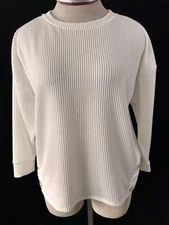 Set The Stage sweater top size M 3/4 sleeve white button trim ribbed pullover