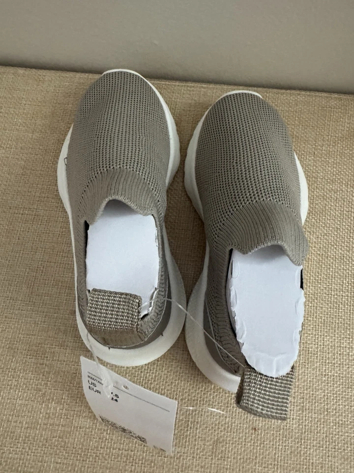 Zapatillas H&M para niños pequeños 7,5 beige/gris Foto 3 de 4