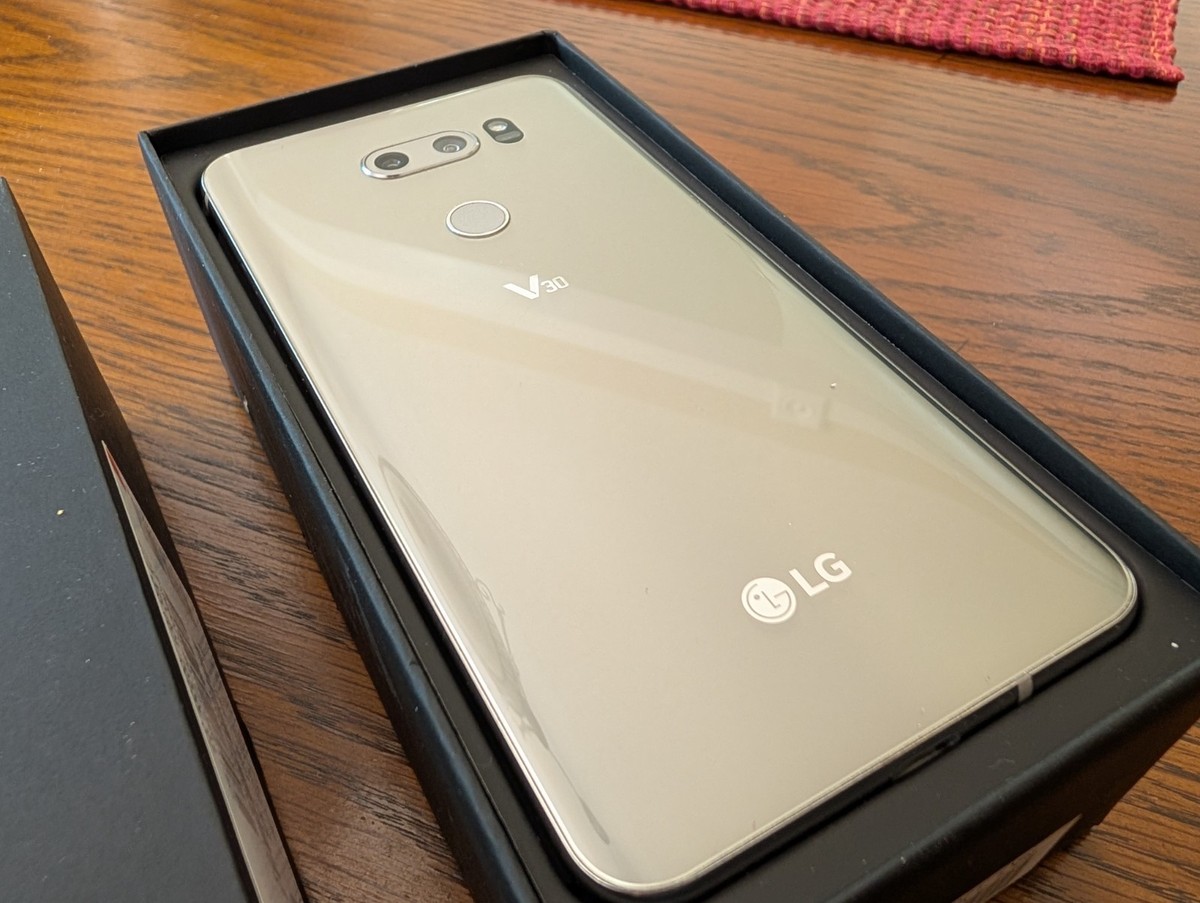 LG V30+ docomo B&O Play 128GB シルバー LG V30+ B&O Edition (Silver, 4GB RAM, 128GB Storage) : Amazon.in
