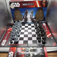 Star Wars Chess Set 2014 Disney Hasbro Used-100% COMPLETE