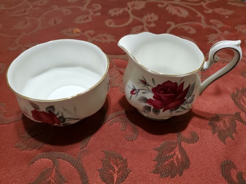ROYAL ALBERT14 Pieces Creamer&Sugar Cake and bread & butter Plates and Soucers - Picture 5 of 12