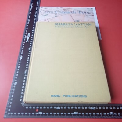 BHARATA NATYAM INDIAN CLASSICAL DANCE ART MARG - IN ENGLISCHER SPRACHE - NO OVERCOP