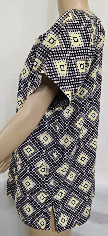 Blusa feminina TAFFORD tamanho se encaixa como M/L cinza, amarela estampa geográfica manga curta - Imagem 4 de 4