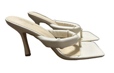 Pretty Little Thing White Square Toe Thong Mid Heels Pumps Womens Size 6