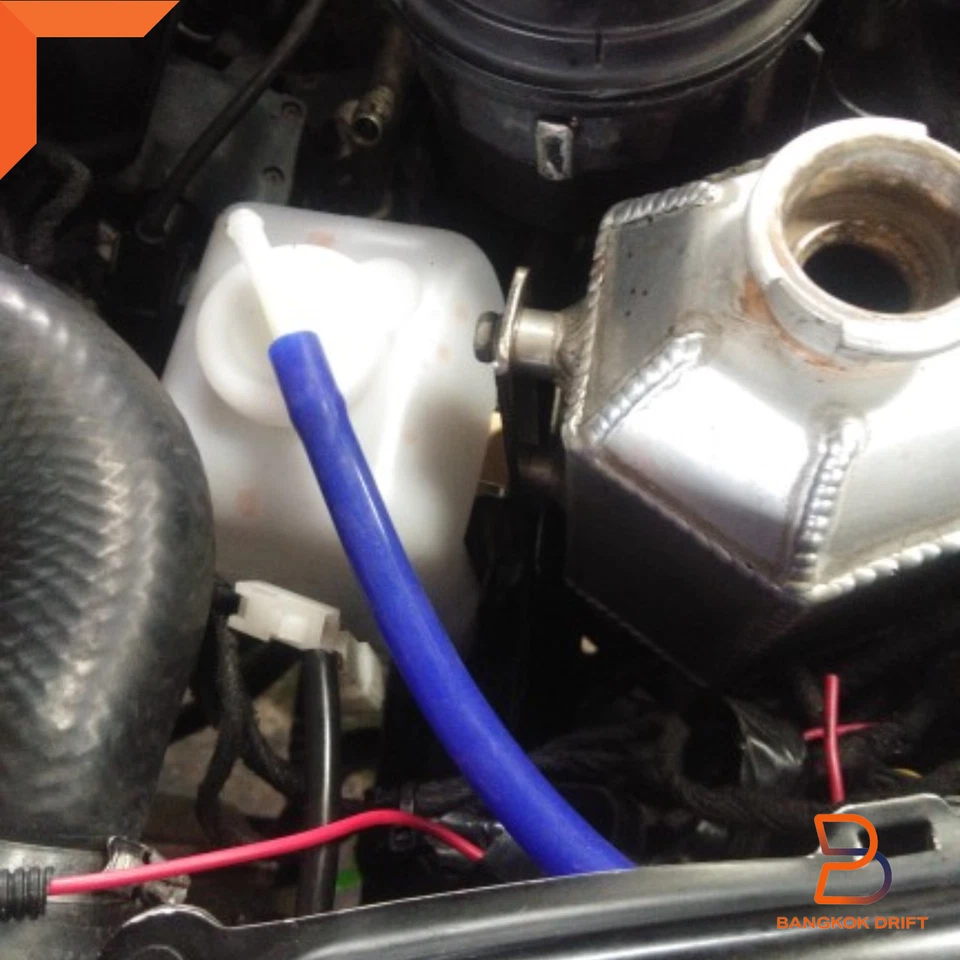 Universal Radiator Coolant Overflow Bottle Tank Reservoir Kit Car Ute 4WD 4x4 - Image 3 of 4