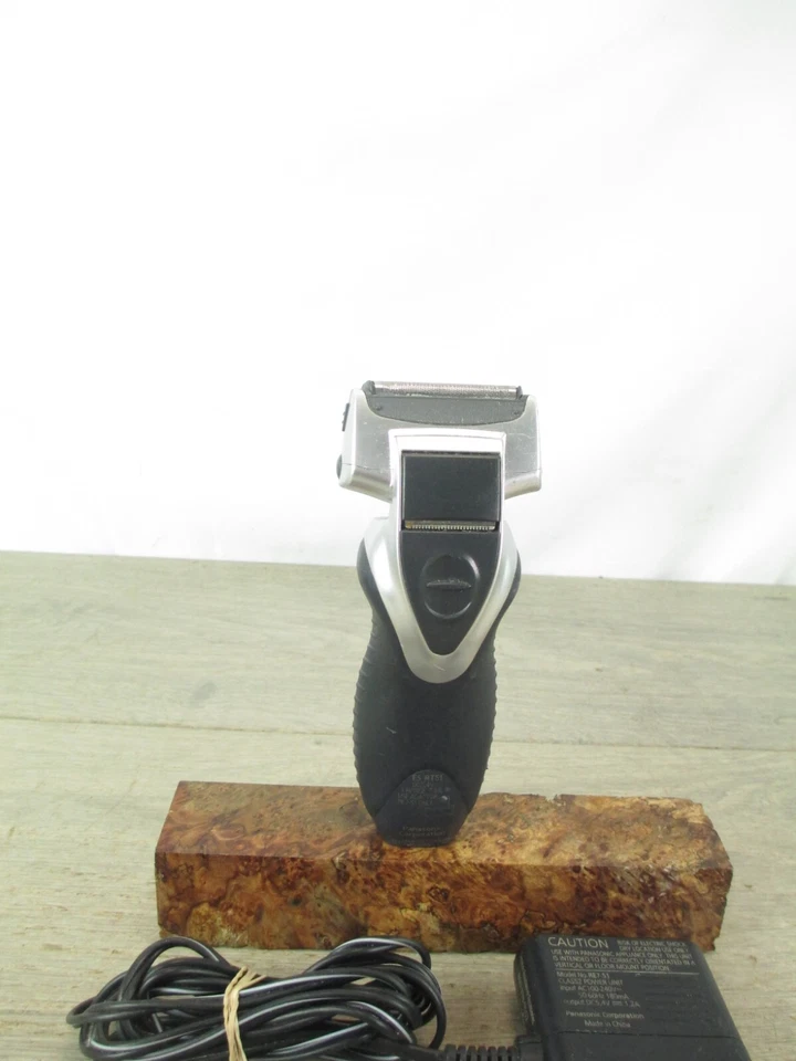 Afeitadora eléctrica Panasonic ES-RT51 para hombre 3 hojas probada en húmedo/seco con cargador Foto 4 de 4