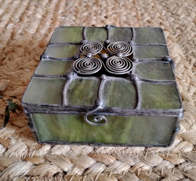 Gorgeous Vintage Leaded Stained Green Glass & Metal Artist Jewelry Trinket Box