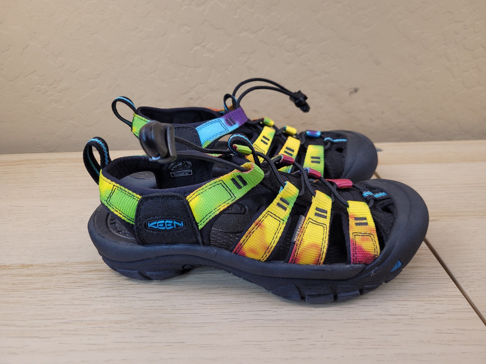 Sandali da trekking Keen Newport retrò donna US 5 5 originali tie dye colorati usati in ottime condizioni