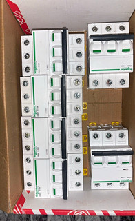 Schneider Electric iC60H DIN Rail MCB Type bundle AC Screw Terminal 6 breakers