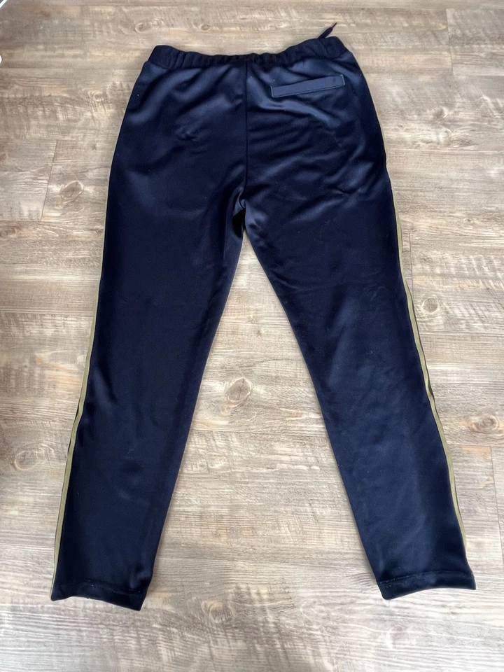 Pantalones de chándal Hugo Boss para hombre talla grande a rayas con cordón azul marino Foto 3 de 4