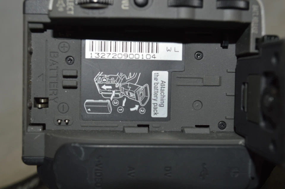 Canon DM-GL2A 3CCD 100x Zoom Mini DV & SD Digital Video Camcorder - Image 4 of 4