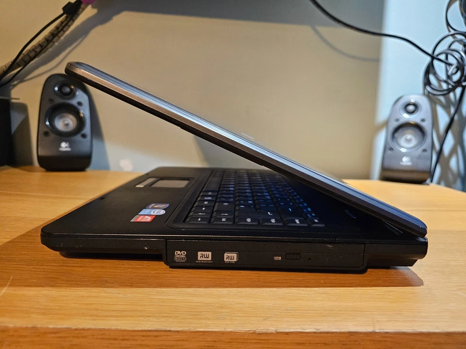 15" Advent 7201 Intel Celeron 1.86GHz 2GB Vintage Retro Legacy WIndows 7 Laptop - Image 3 of 4