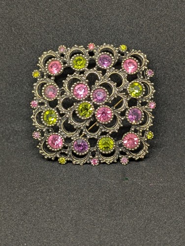 VTG. SARAH COVENTRY PINK & GREEN RHINESTONE GOLD TONE BROOCH 154 - Picture 2 of 5