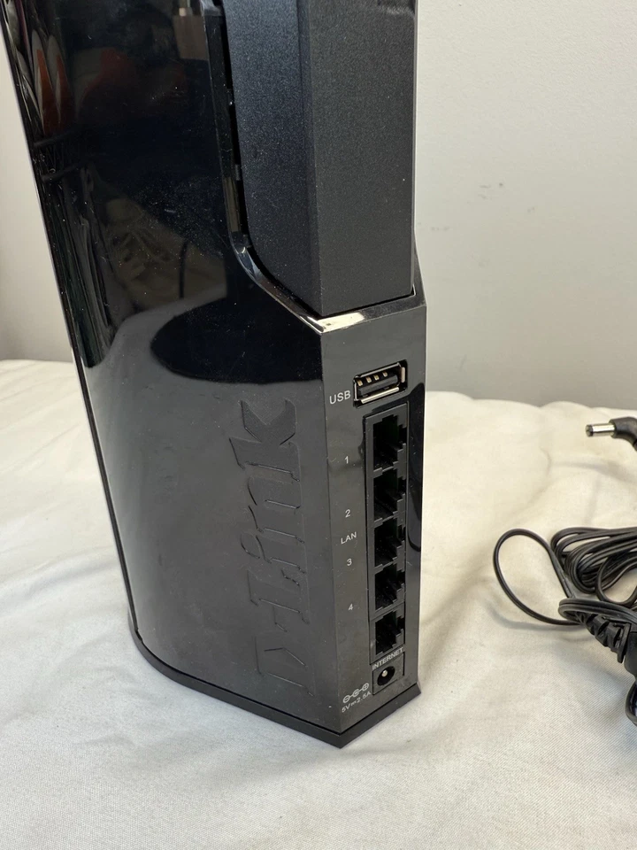 D-Link DIR-645 Whole Home Wireless Router ISM 300Mbps 802.11N 4 Port Giga LAN  - Image 2 of 3