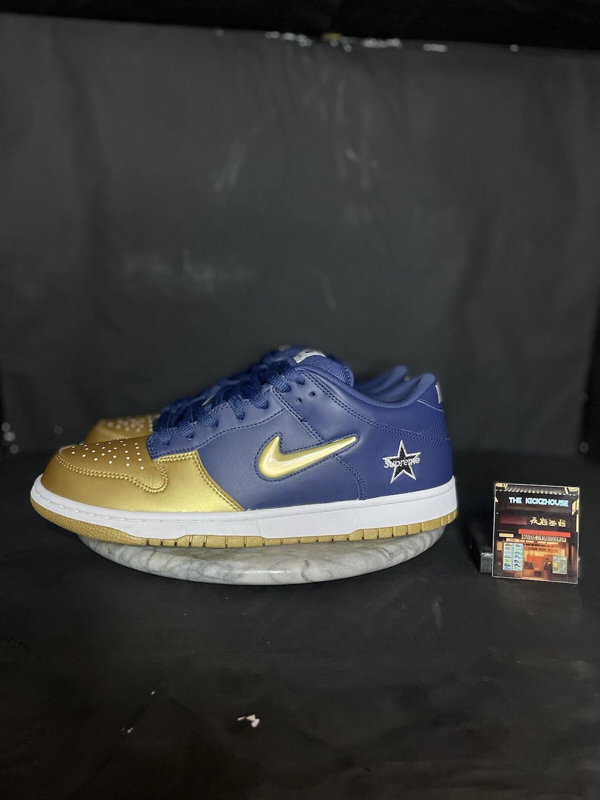 Taille 10,5   Nike Supreme x Dunk SB QS or bas métallisé
