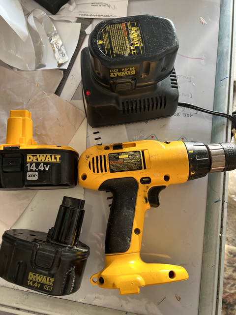 DEWALT DW991 Drill With Battery Charger 