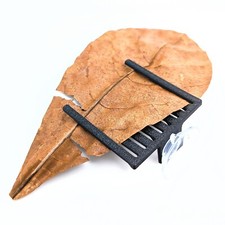 Suction cup aquarium leaf holder for shrimp and betta fish
