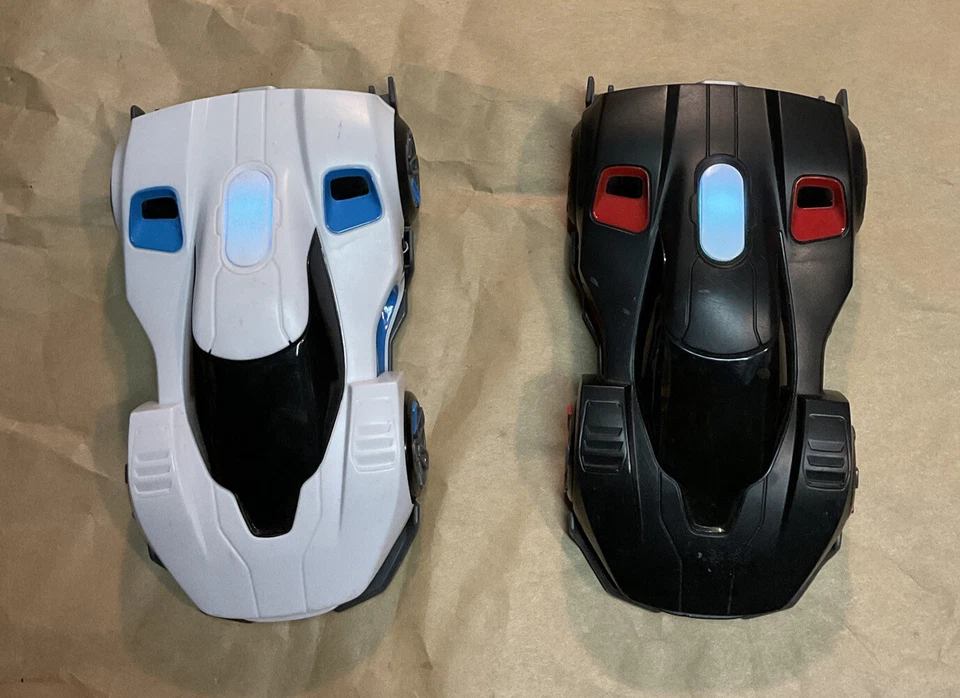 Coche de juguete Wow Wee 2014-2 X # 0420 blanco y negro,7". Foto 2 de 4