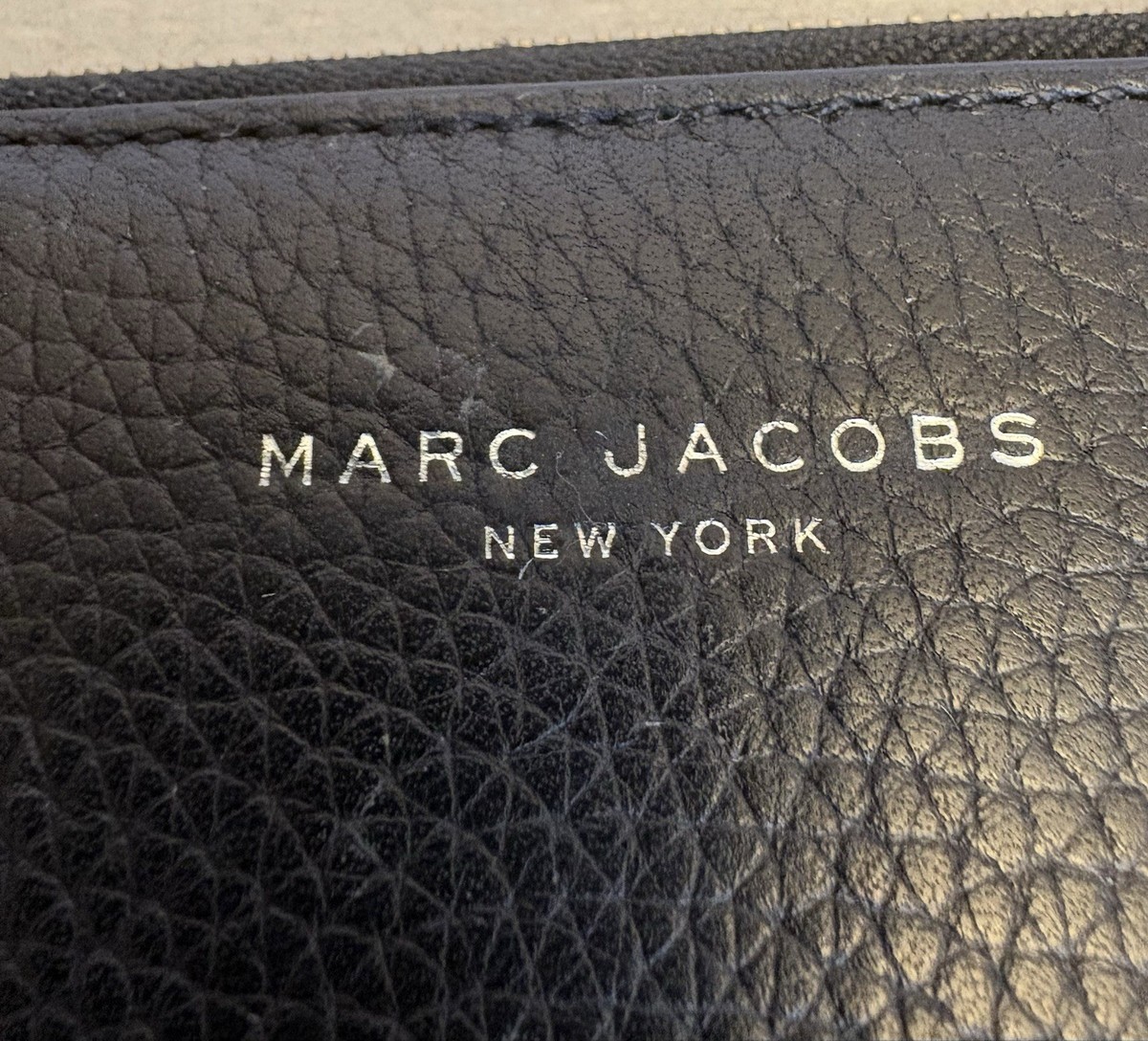 Marc Jacobs Zip Around Wallet Wristlet Black Pebbled Leather 6.5