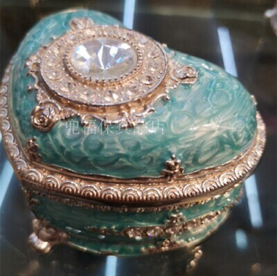 GREEN TIN ALLOY HEART WIND UP  MUSIC BOX :  TEDDY BEAR PICNIC