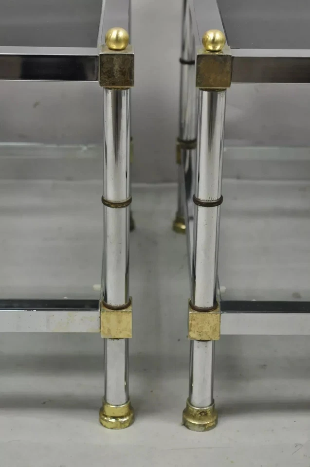 Mesas auxiliares cuadradas de cromo y latón estilo Maison Jansen Hollywood Regency - un par Foto 4 de 4