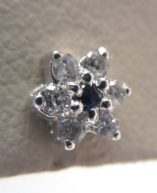 14k White Gold and Natural Diamond and Sapphire Stud Earrings .15ct TW Diamonds - Image 4 of 4