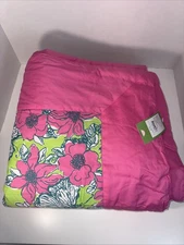 NEW Lilly Pulitzer Picnic Blanket New Green Bloomin Cacoonin Floral Pink Bedding