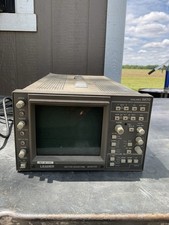 Leader vector/waveform monitor 5870 Powers On