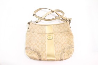 Coach Vintage Handtasche in charakteristischem beigefarbenem Monogramm mit rosa & goldfarbenem Besatz