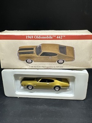2001 GM Diecast 1969 Oldsmobile 442 Readers Digest Edition 1/64 New Damaged Box