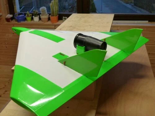 Unmontierte RC-Nurflügler-Modellbausätze