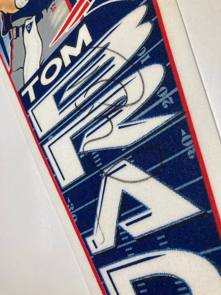 Banderín firmado por Tom Brady del Super Bowl XXXVI MVP (36) 1876 de 2002 por Wincraft Foto 3 de 4