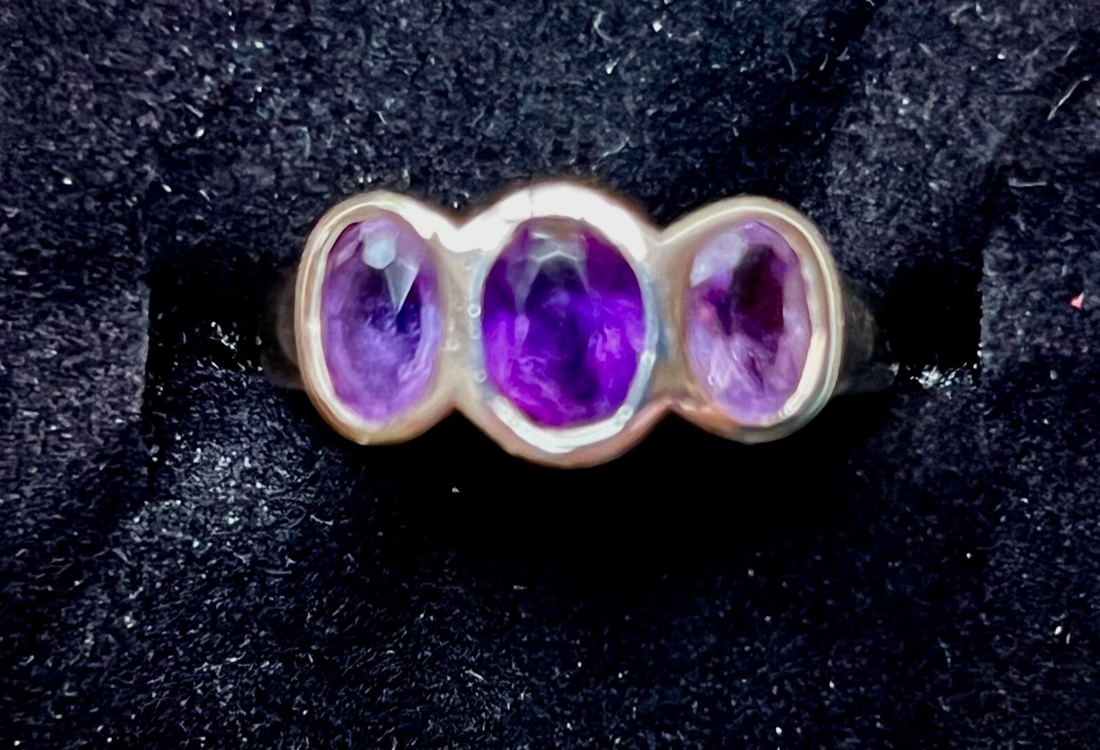 AMETHYST & SOLID SILVER TRILOGY RING Size M Semi … - image 2