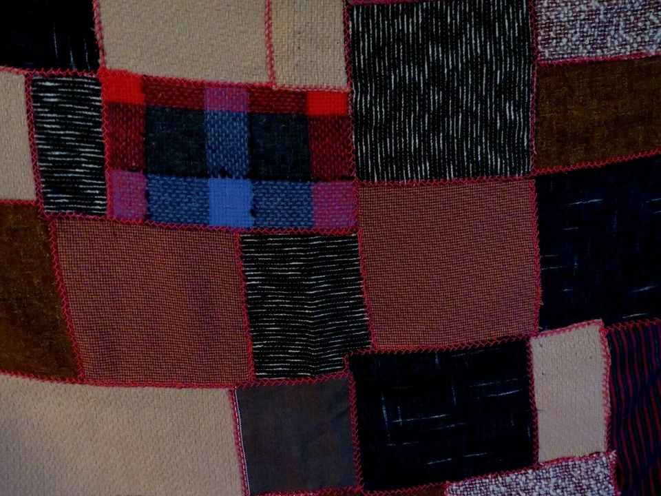 Edredón vintage retazos hecho a mano cosido a mano cosido 67" x 42" cálido Foto 3 de 4