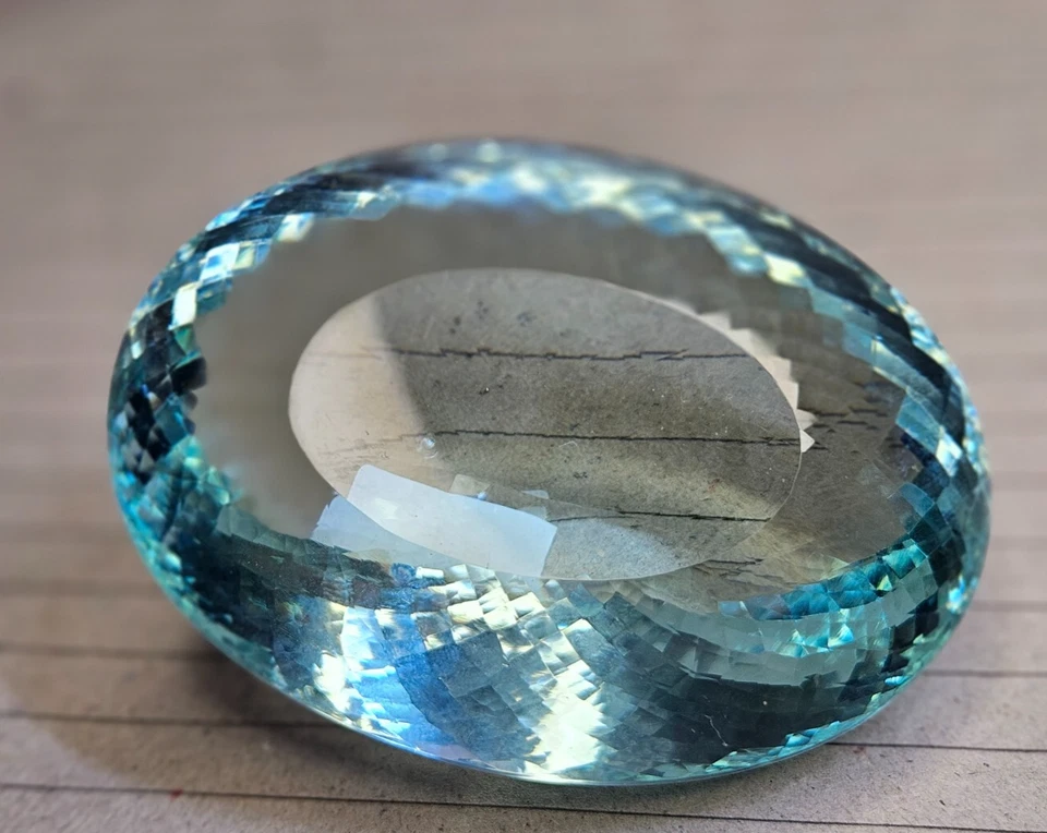 Light Green Topaz Oval Cut 821.60 Ct Natural EGL Certified Loose Gemstone - Image 2 of 4