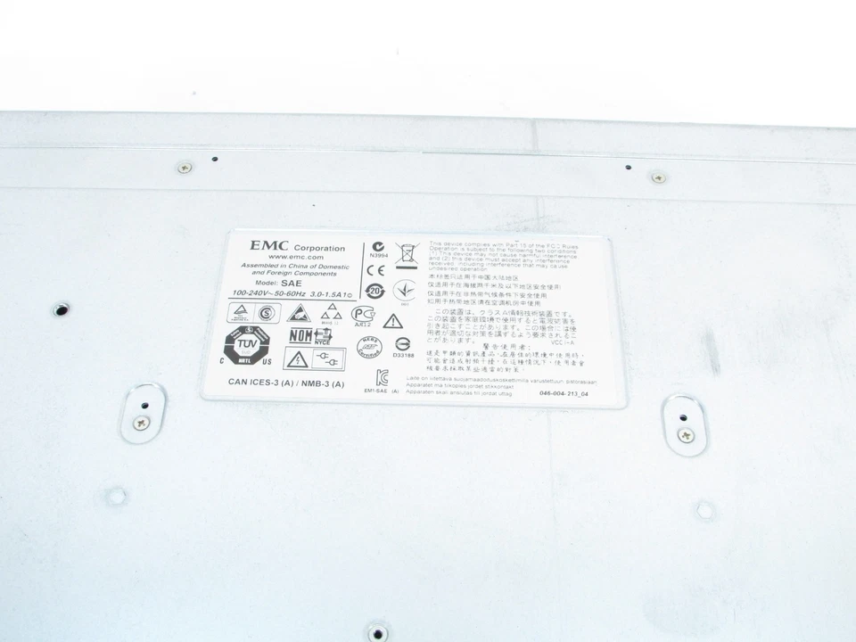 EMC SAE 25 Bay 2x 303-104-000E NA Controllers Storage Array w/ 2x PSU No Drives - Image 2 of 4