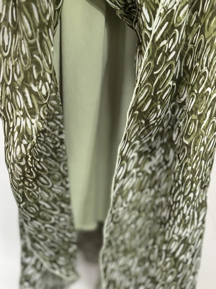 Maxi Vestido Believe Verde Geo Chifón Sin Mangas Talla 12 Correas de Encaje Forrado Foto 4 de 4