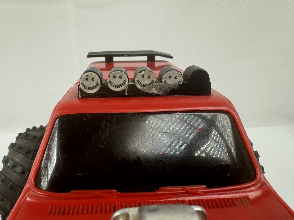 "Juguetes científicos de colección rojo Chevy Monster Truck Street Fighter" funciona con pilas" Foto 4 de 4