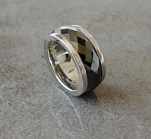 Anello Emporio Armani, anello sfaccettato in acciaio e nero. Anello UK taglia M 1/2 - Foto 7 di 14