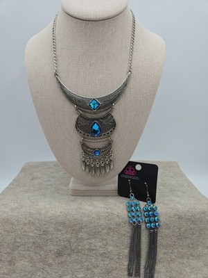 PAPARAZZI Statement Necklace & Earring Set NWT Added Earrings Blue