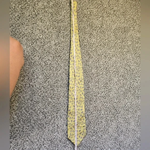 Corbata vintage TANGO amarilla 100 % seda con flores azules para hombre usada en excelente estado Foto 4 de 4