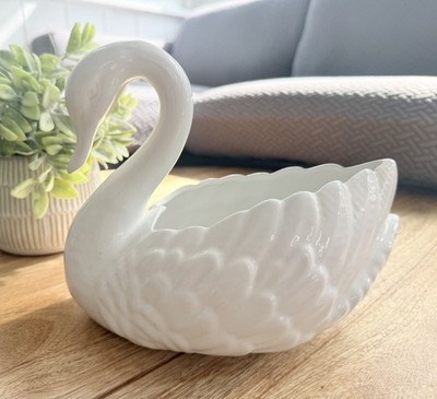 Vintage 9 x7  White Swan Fruit Bowl Ceramic Center Piece Planter Flower Pot