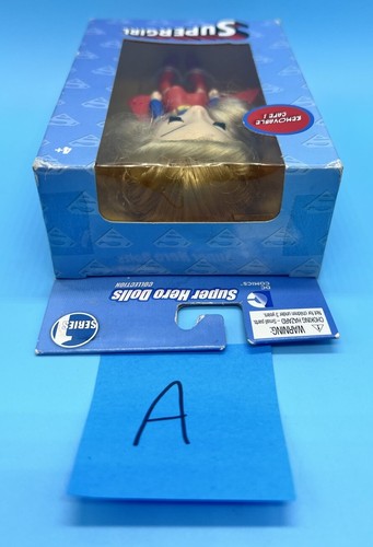 Muñeca Supergirl DC Comics Muñecas Superhéroes Nuevas en Caja Nueva en Caja Exclusiva de Walgreens (A) - Imagen 12 de 14