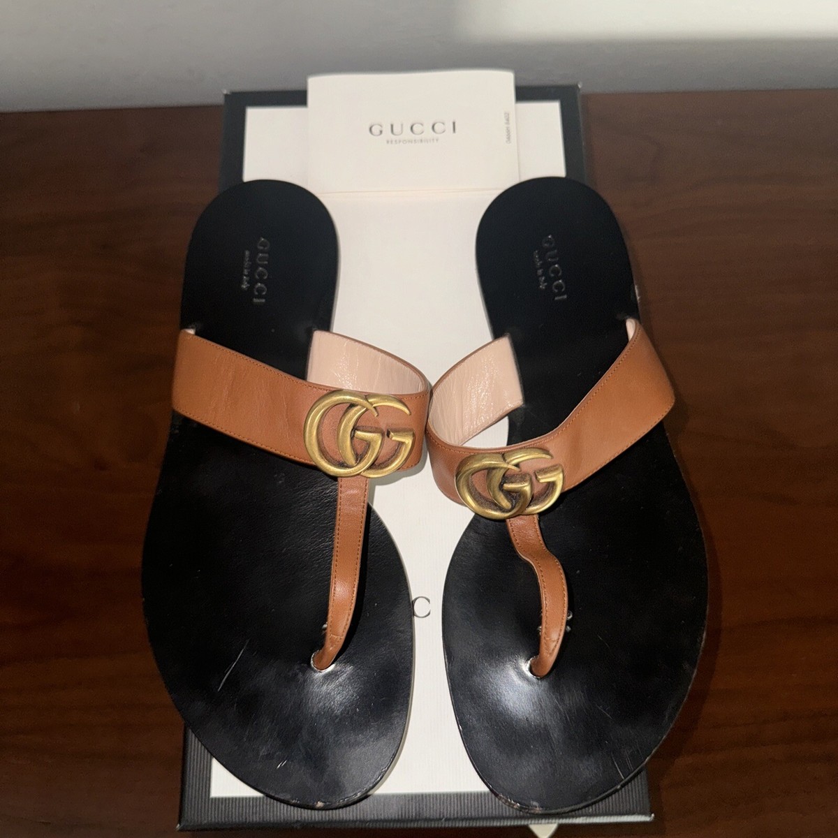 GUCCI LEATHER THONG SANDAL WITH DOUBLE G
