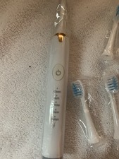 Ultradent ZVS ZRMR Electric Toothbrush - White/blue With 3 Brushes -Brand New