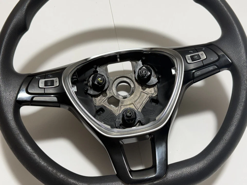 Volante del conductor Volkswagen Passat 2017-2019 con interruptor de control de crucero OEM Foto 2 de 4