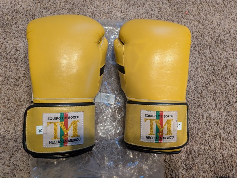 Torres Medina boxeo tm 16 oz custom boxing gloves made in mexico