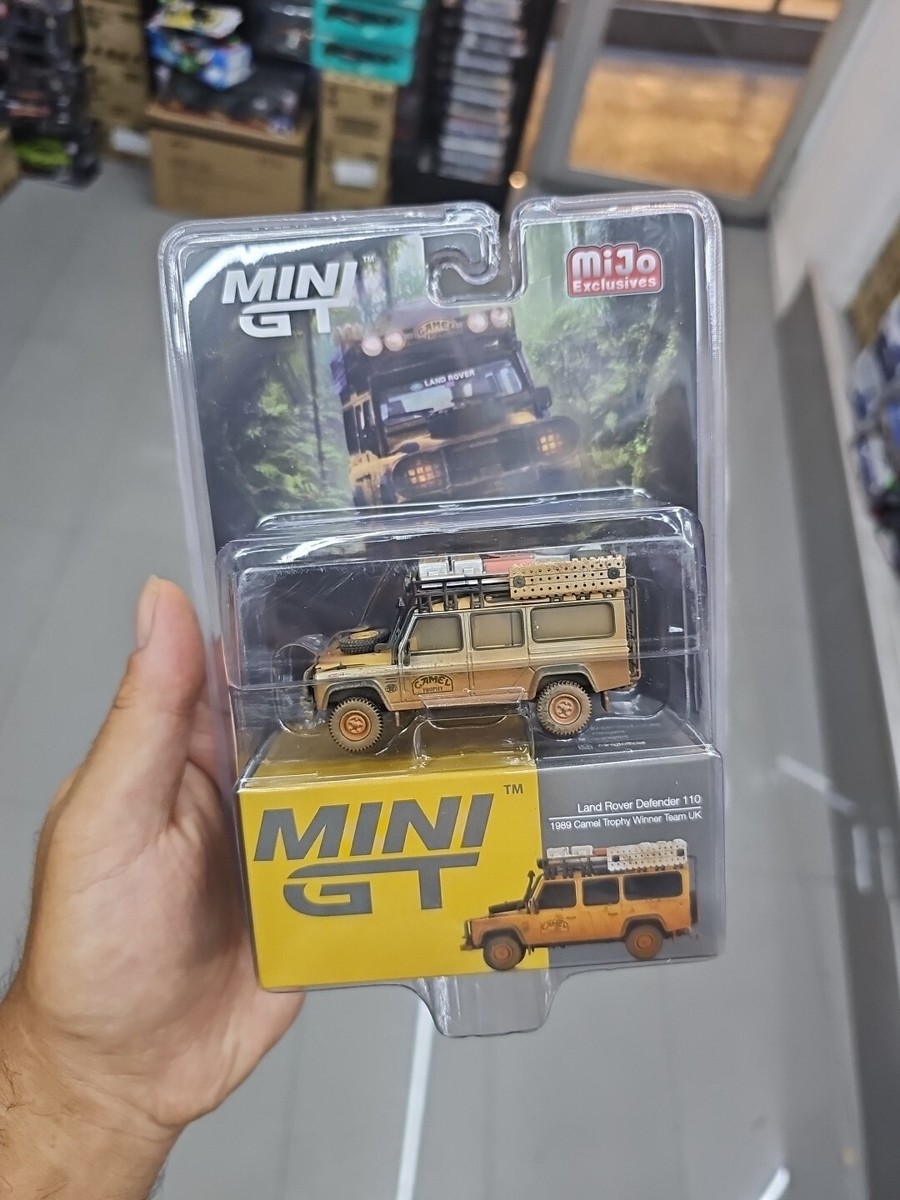 MiniGT Land Rover Defender 110 チェイス2台 MINI GT 221 1/64 Land Rover Defender 110 Camel Trophy Winner
