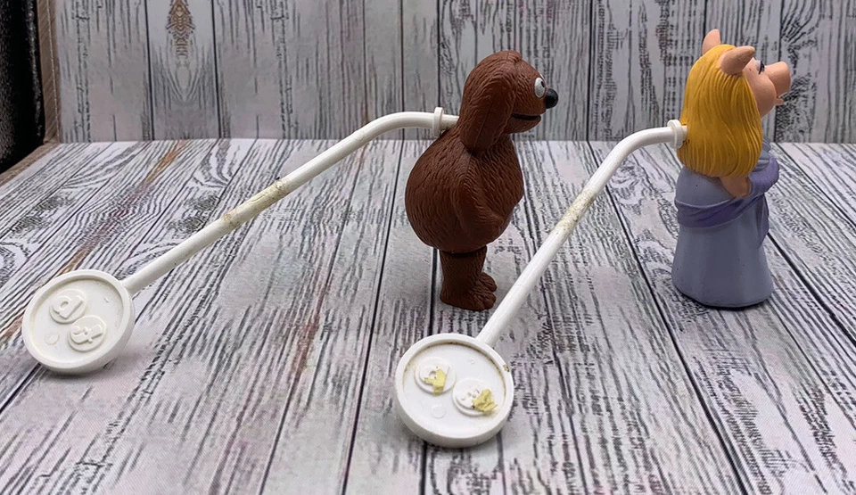 Figura de marioneta Rowlf Dog & Ms Piggy Stick The Muppet Show Fisher Price 1978 usada Foto 4 de 4